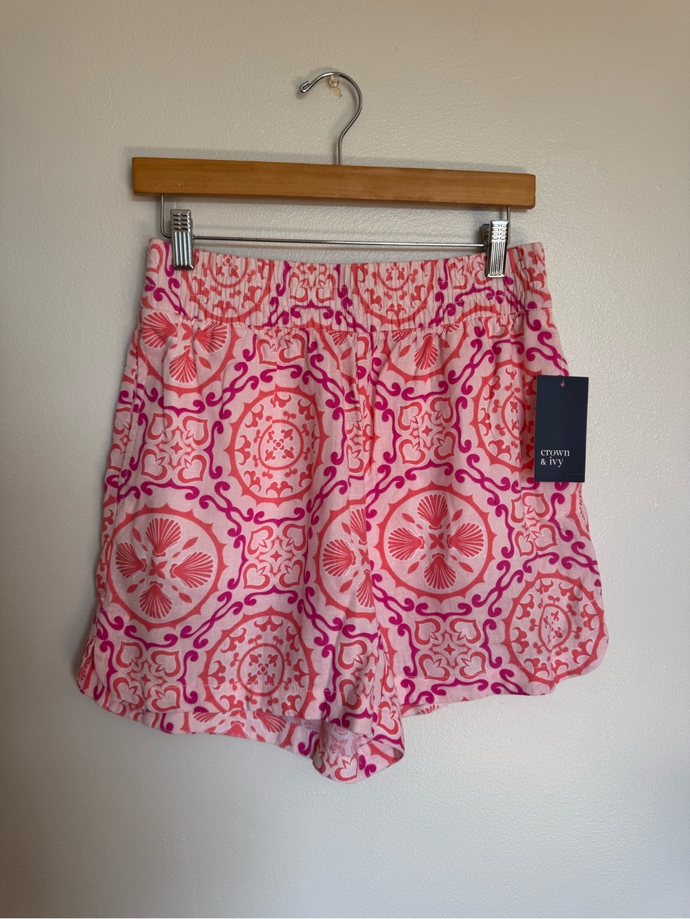crown & ivy Pink and Coral Medallion High-Waist Women's Shorts
